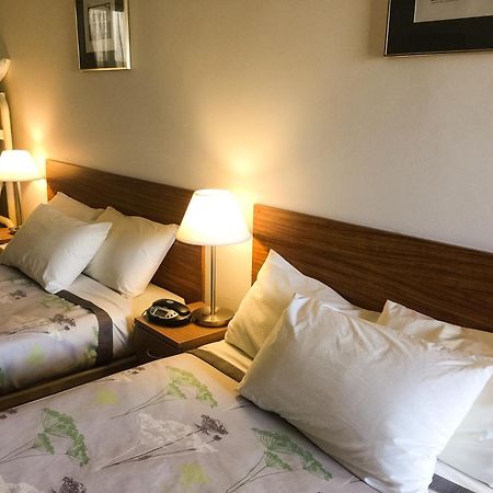 Ten Dollar Town Motel Галгонг Номер фото
