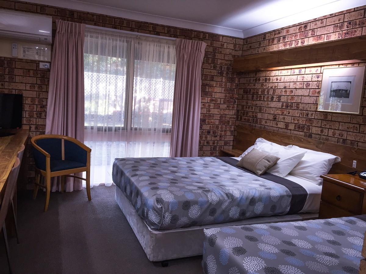 Ten Dollar Town Motel Галгонг Экстерьер фото